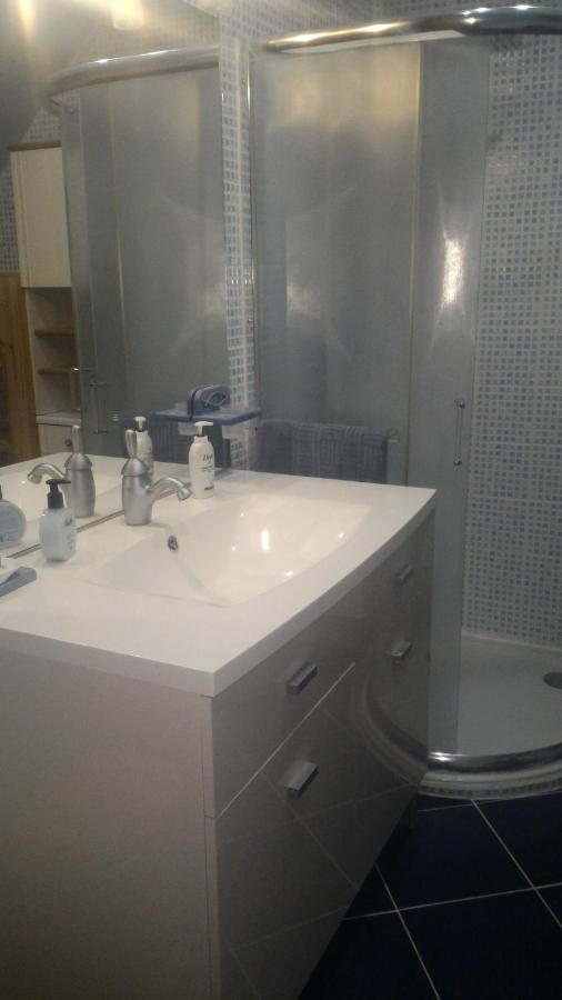 Chambre Au Nuit Etoile Et Jacuzzi Prive Pleuven Exterior foto